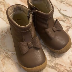 L’Amour girls brown boots 8